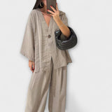 Jacqueline ™ ｜ Avslappnad topp med V-ringning och byxset