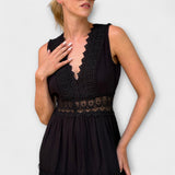 Aurélie ™ ｜Eleganta klänning med V-ringning och spets