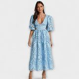 Darja ™ ｜Eleganta klänningar med fina detaljer