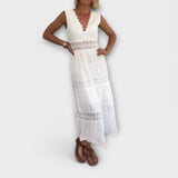 Aurélie ™ ｜Eleganta klänning med V-ringning och spets