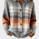 Elena – Rutigt stickad blus i mjuka nyanser