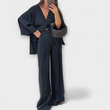 Jacqueline ™ ｜ Avslappnad topp med V-ringning och byxset